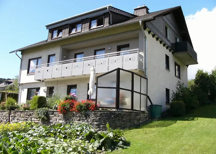 Im Sauerland Hillside شقة