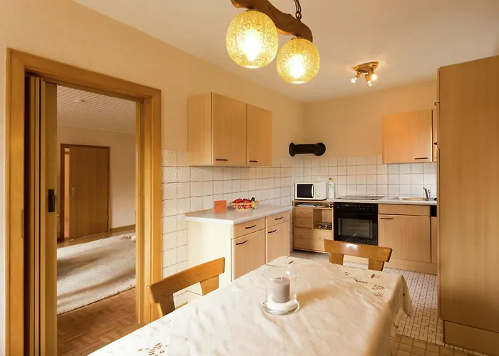 Im Sauerland Hillside * ليسن